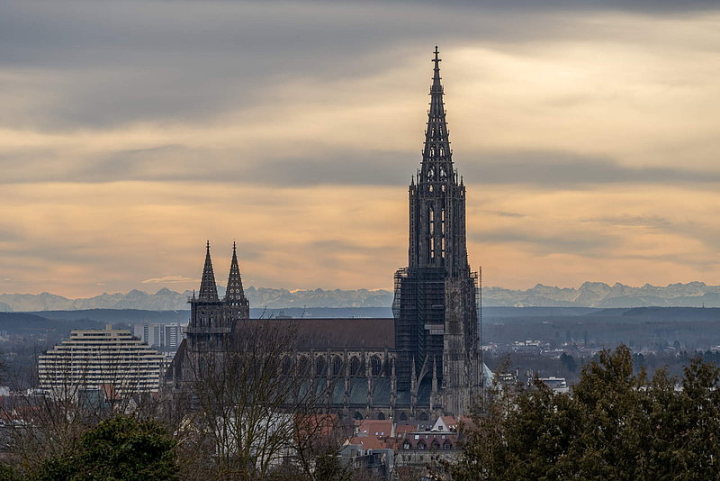 Ulmer Münster mit Alpenpanorama